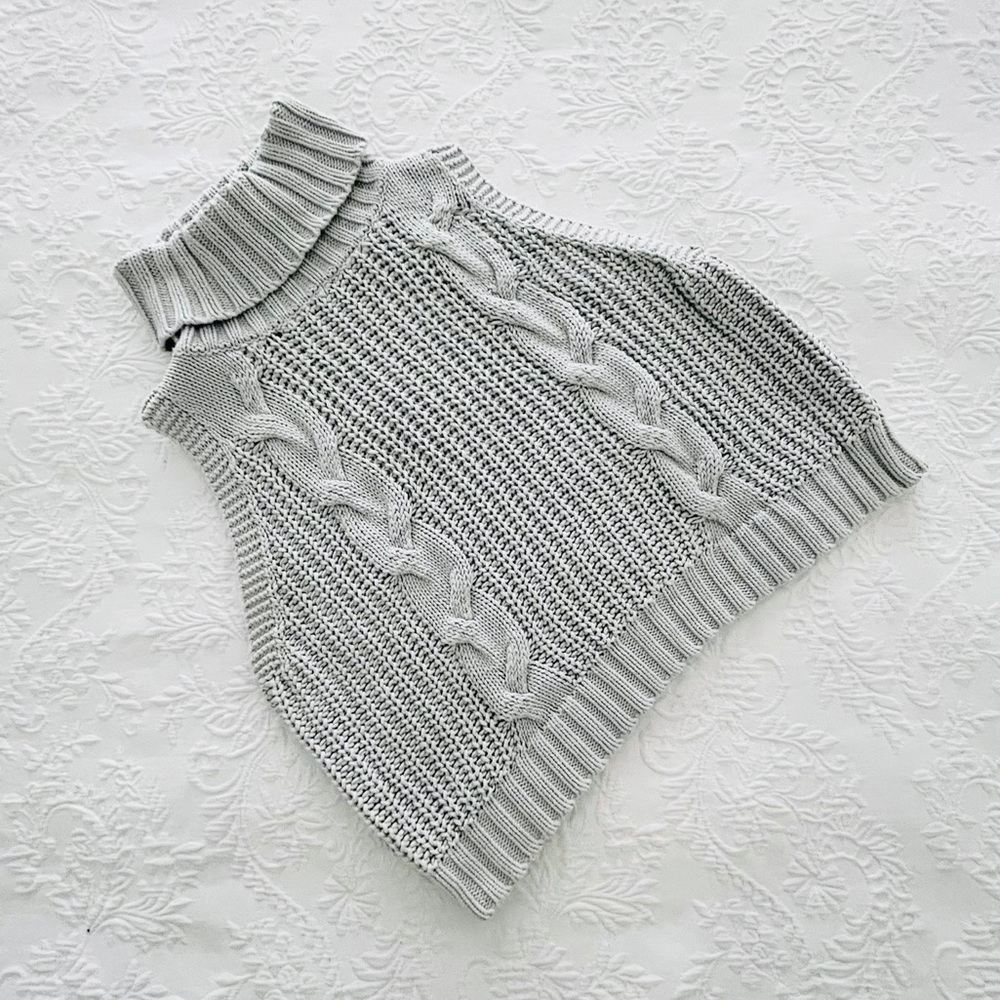 Light Gray Cable Knit Sleeveless Turtleneck Small